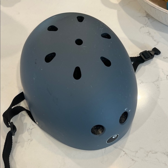 Kids Helmet - Picture 1 of 2